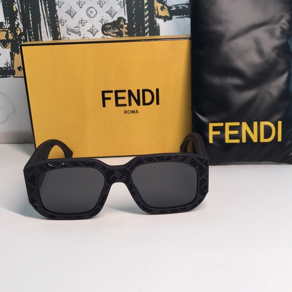 NEW Authentic Fendi FE40113I 02A Sunglasses – Matte Black / Smoke 52mm – Full Pa main image 9